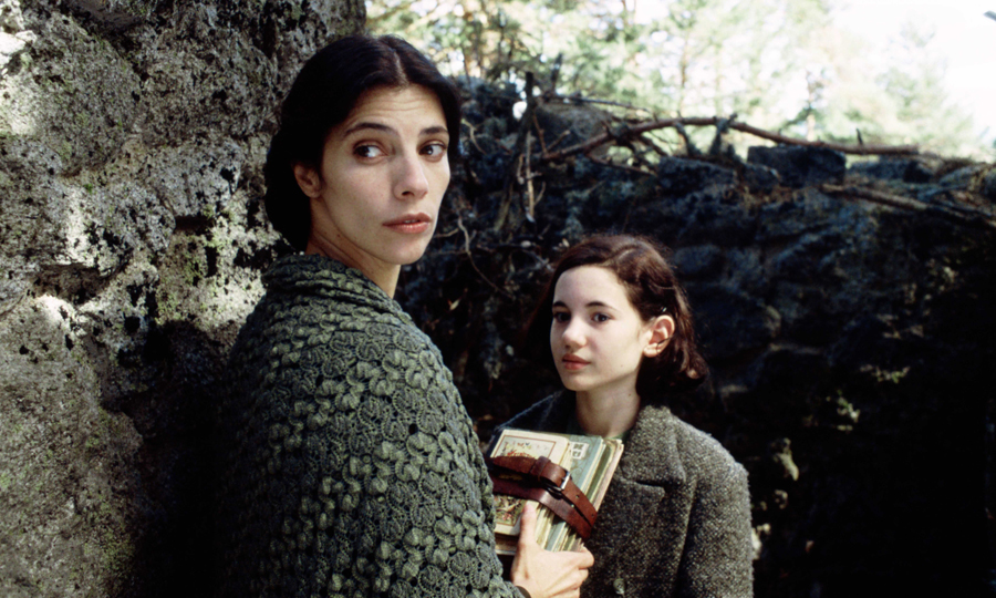 Filmdeki en önemli üçüncü karakter, Ofelia'ya adeta annelik eden Mercedes'tir.