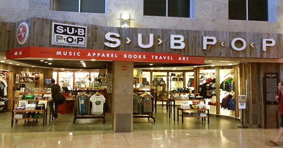 Sea-Tac Havaalanı’nda bulunan Sub Pop müzik-hobi-hediyelik eşya dükkânı.