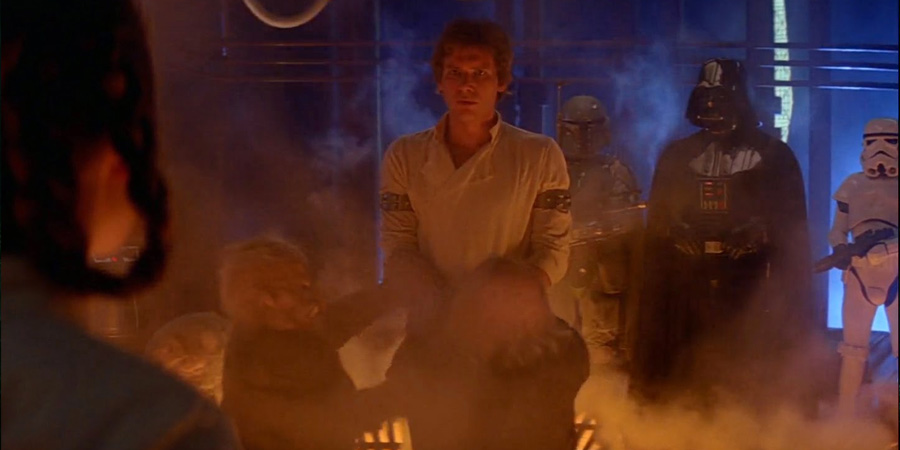 Bölüm 5'te Han Solo karbon dondurucusuna girmek üzereyken Leia ona 