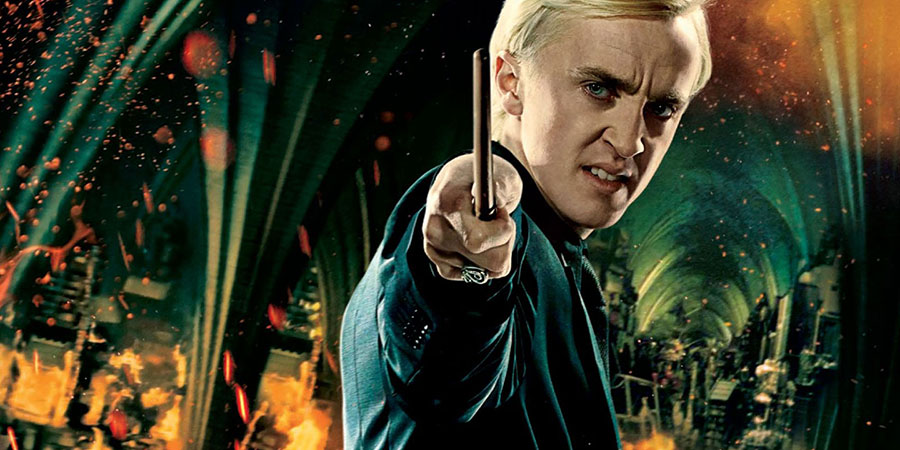 Voldemort'tan aldığı emirleri yerine getirebilmek için Draco Malfoy'un hangi sihirli eşyayı tamir etmesi gerekmekteydi?