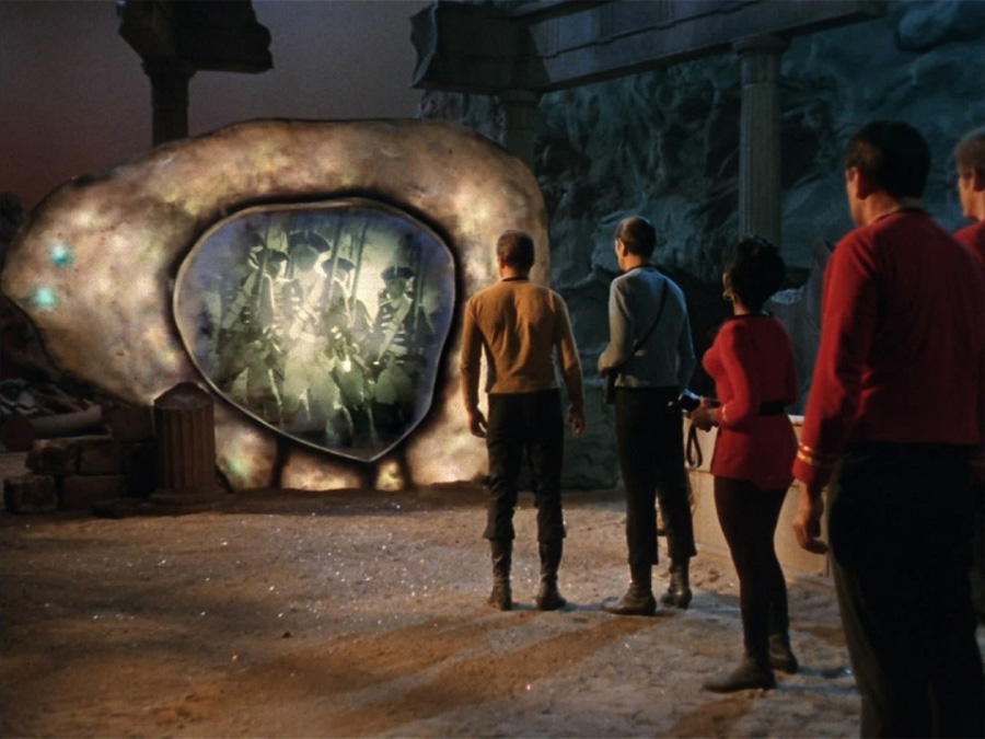 Gerçek bir Star Trek klasiği: The City on the Edge of Forever (s01e28)